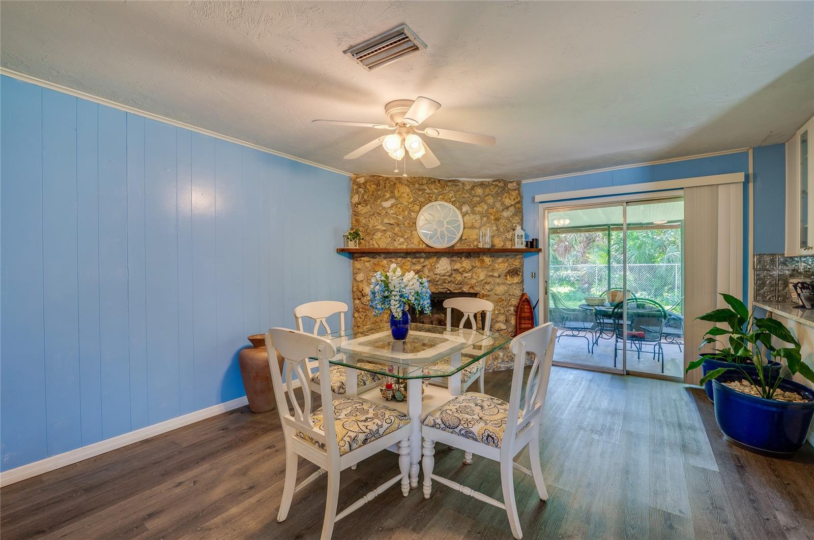 146 WESTWOOD DR — photo 8
