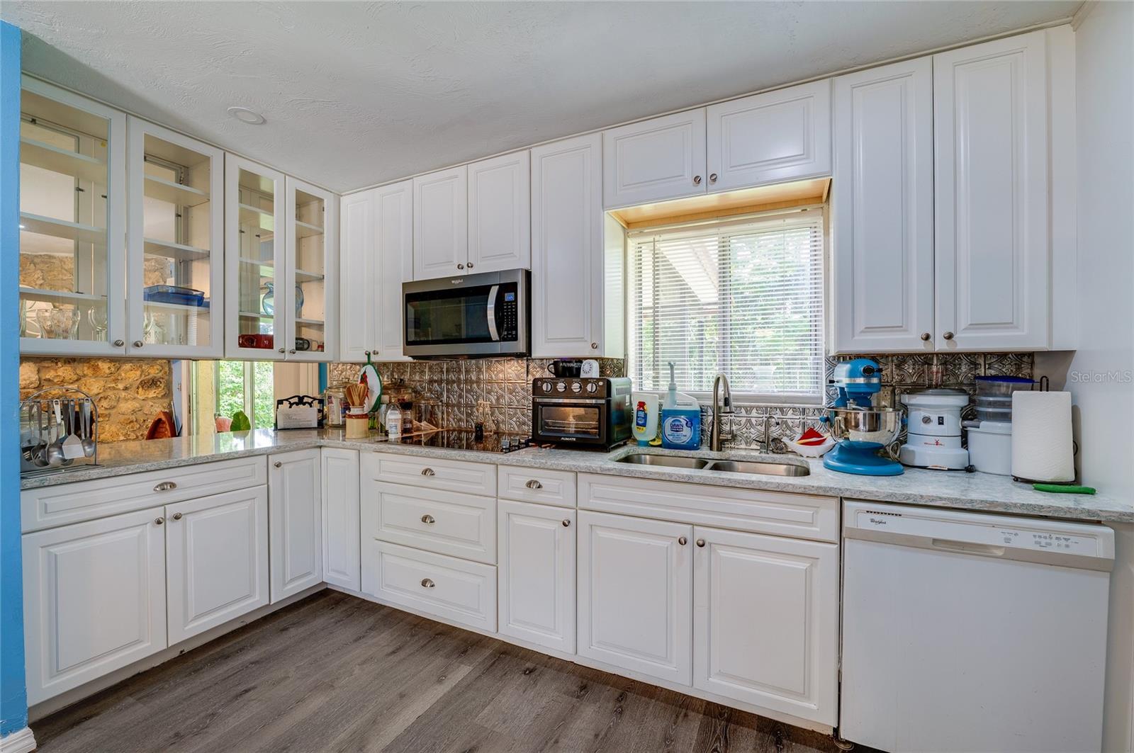 146 WESTWOOD DR — photo 10