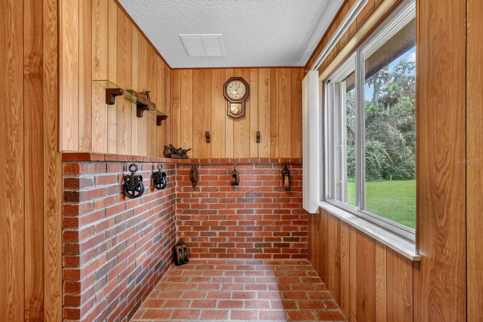 2152 SWOOPE DR — photo 12