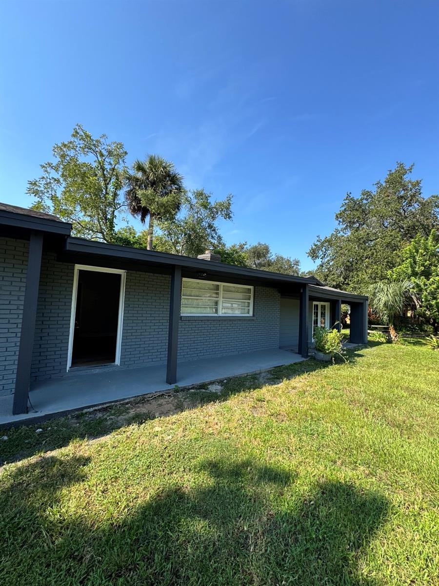 1320 S OLEANDER AVE — photo 2