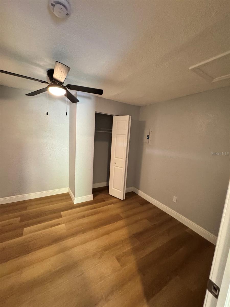 1320 S OLEANDER AVE — photo 4