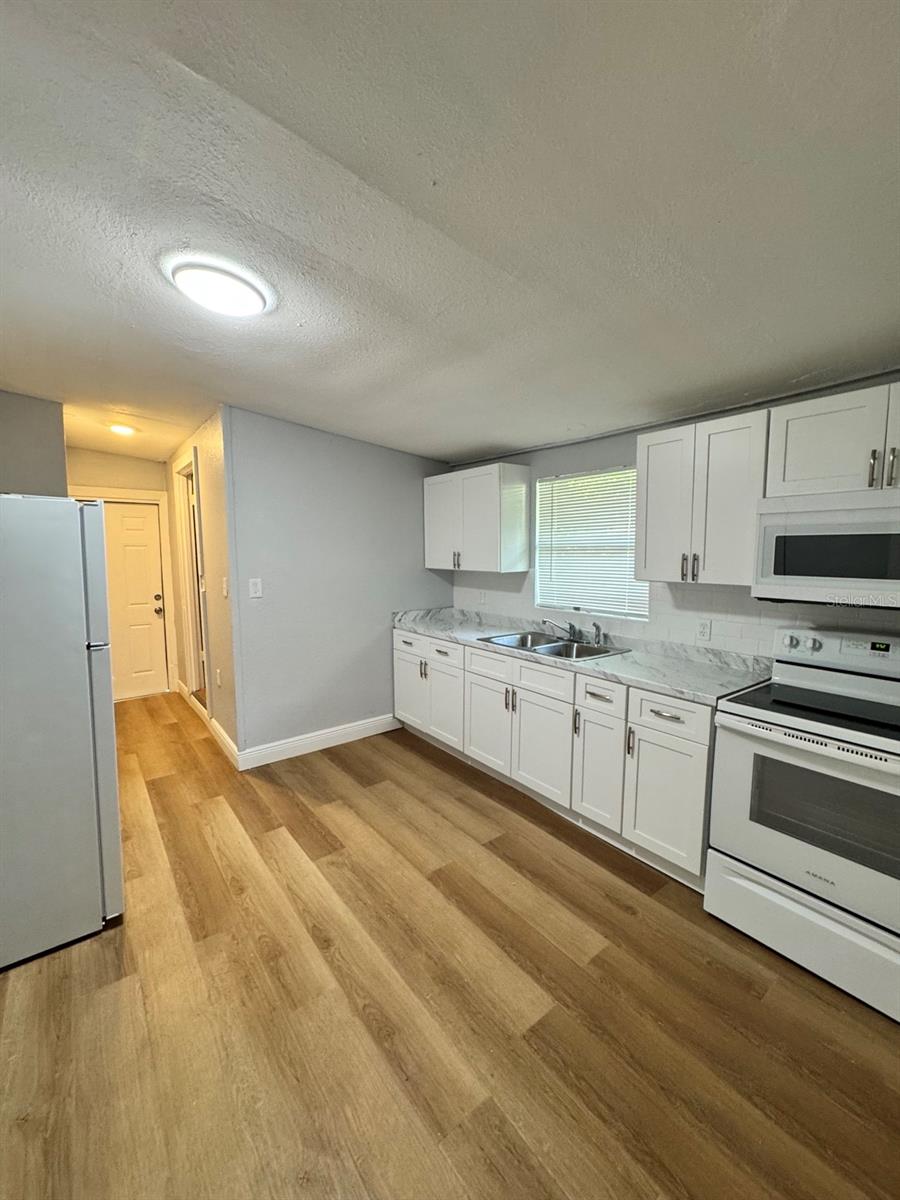 1320 S OLEANDER AVE — photo 5