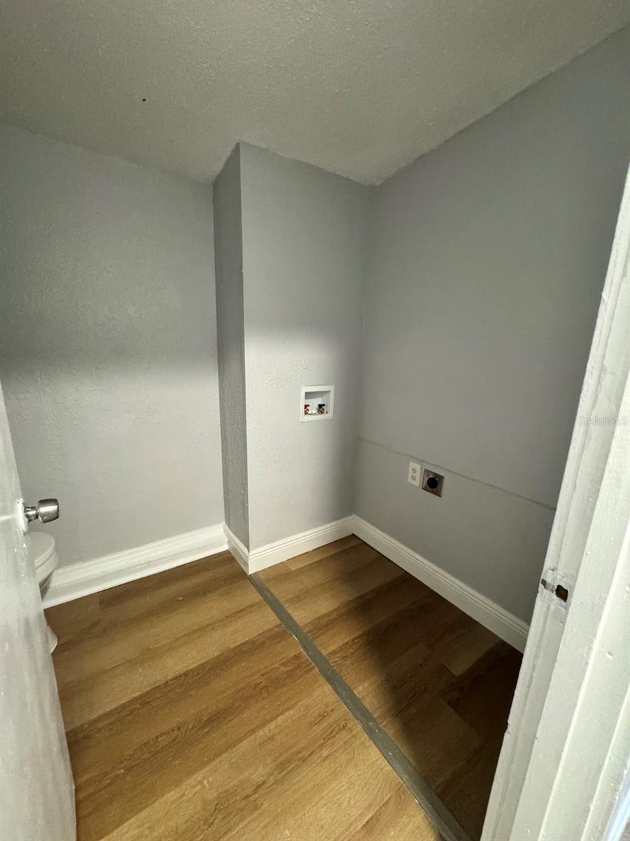 1320 S OLEANDER AVE — photo 6