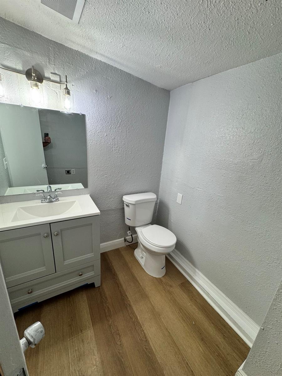 1320 S OLEANDER AVE — photo 8