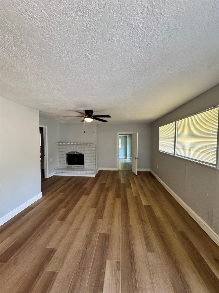 1320 S OLEANDER AVE — photo 9