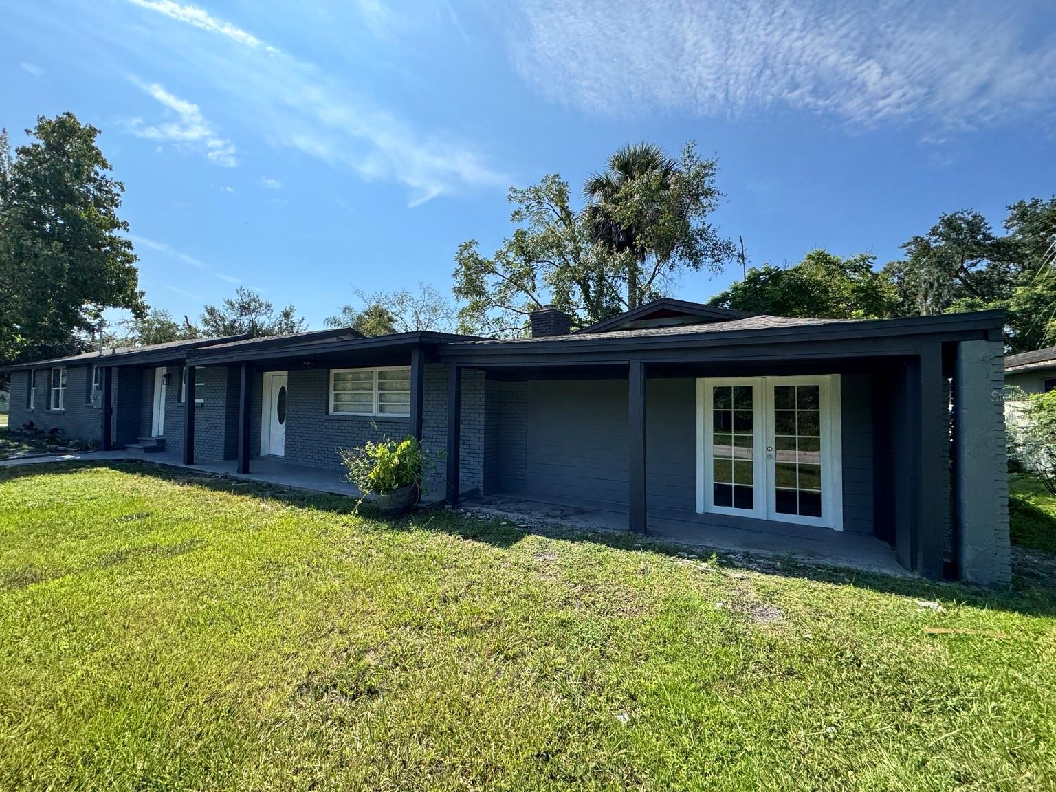 1320 S OLEANDER AVE