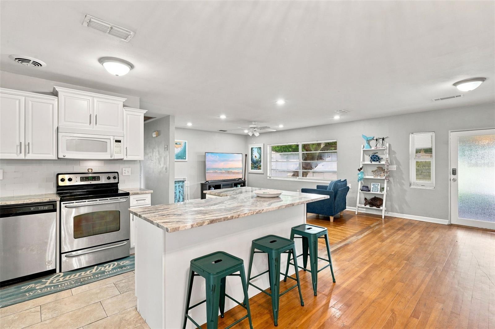 65 COMMUNITY DR — photo 12