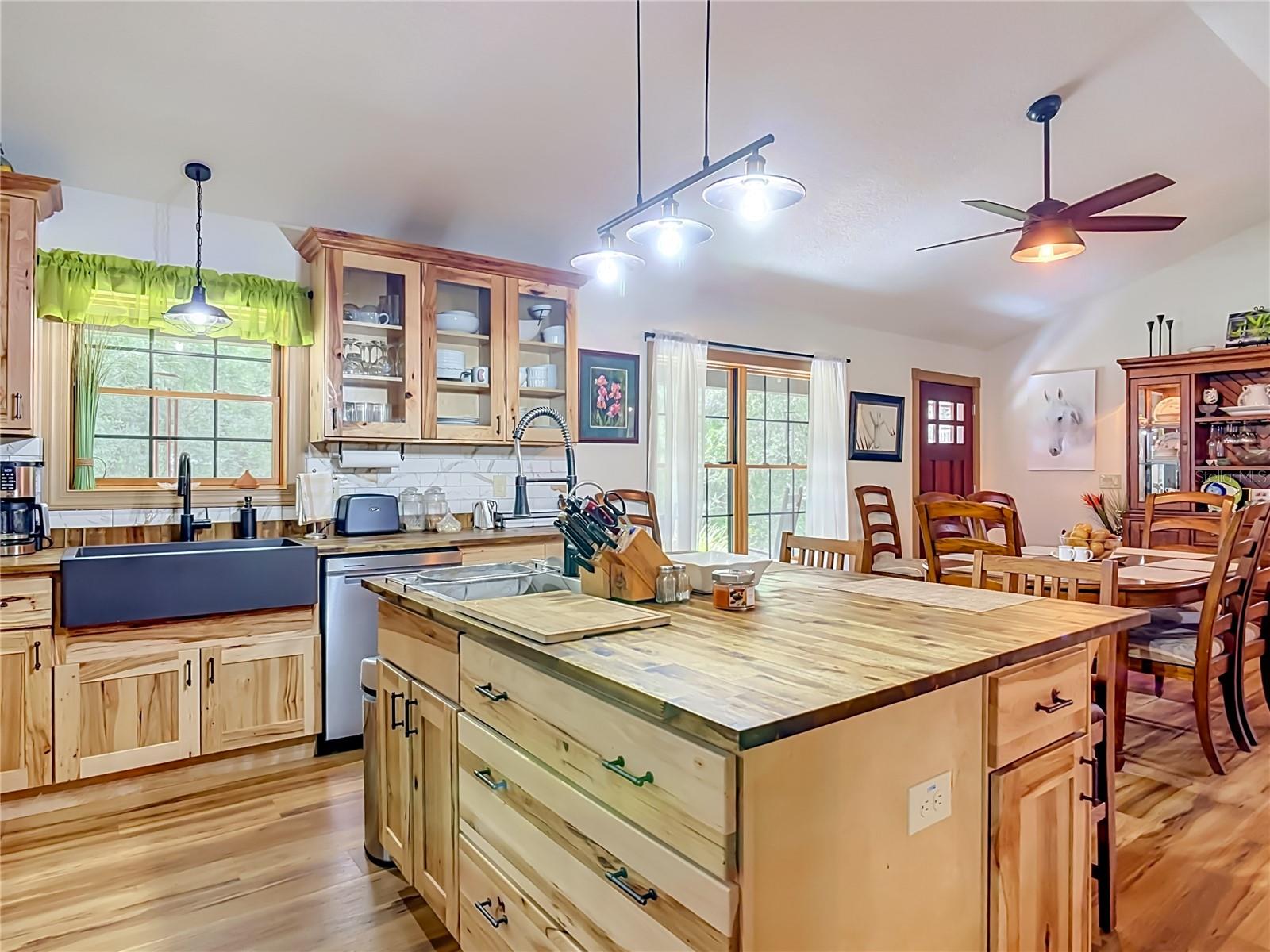80 COMMUNITY DR — photo 12