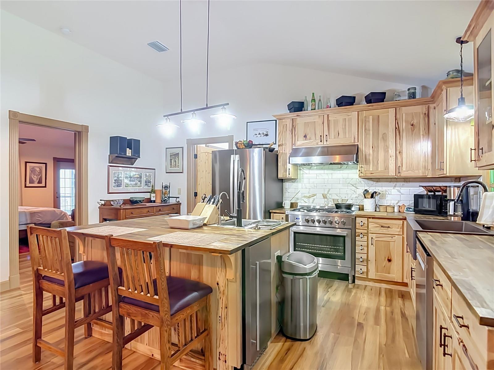 80 COMMUNITY DR — photo 8