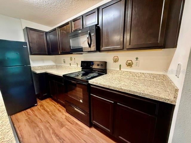 707 W CHELSEA ST — photo 4