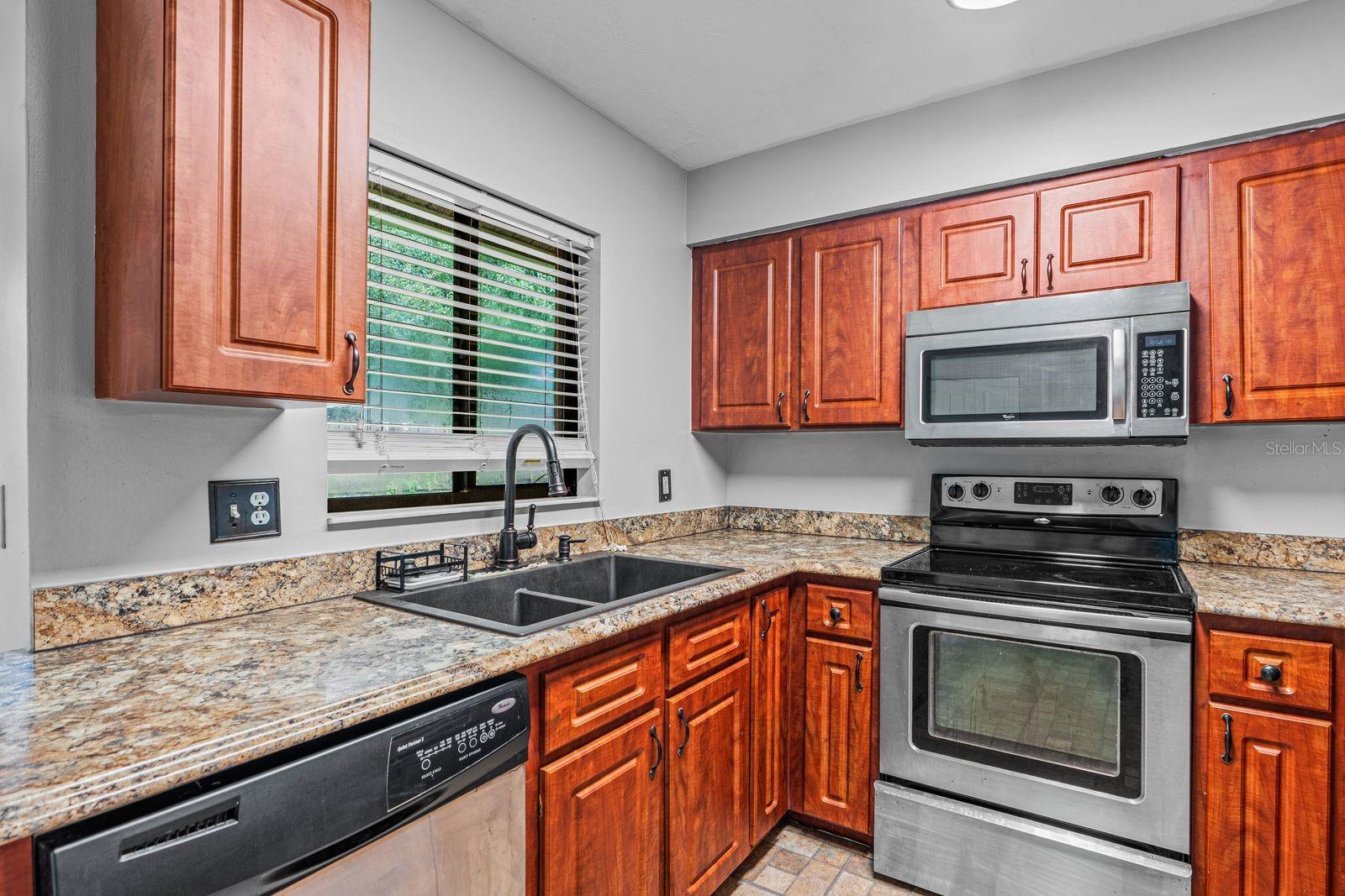 54 WHITE HALL DR — photo 5