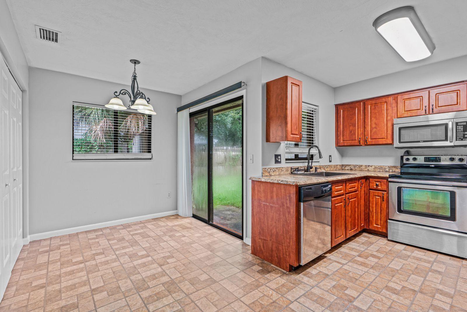 54 WHITE HALL DR — photo 6