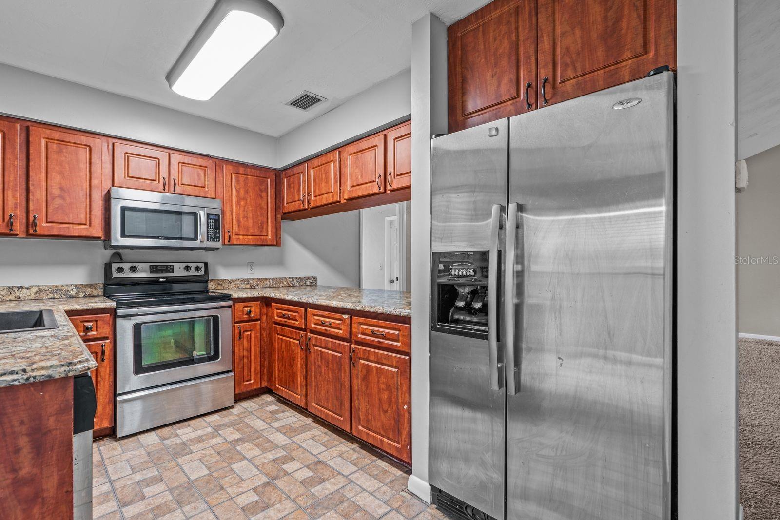 54 WHITE HALL DR — photo 7
