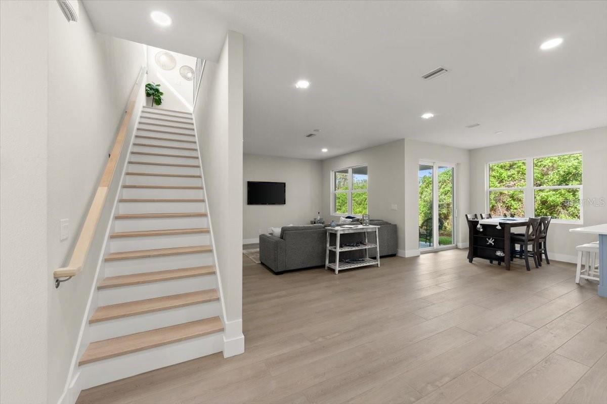 72 AURORA AVE — photo 8