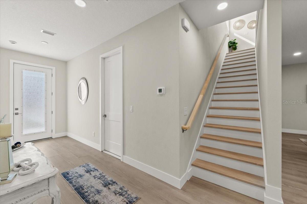 72 AURORA AVE — photo 9