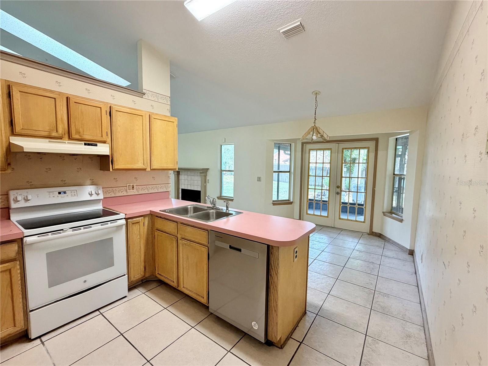 632 FOURWIND ST — photo 12