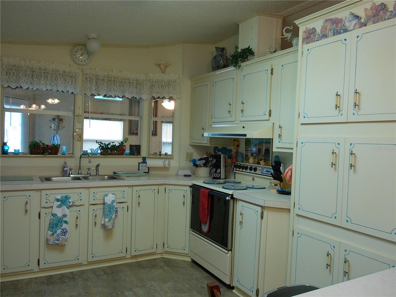 162 FLORENCE BLVD — photo 8