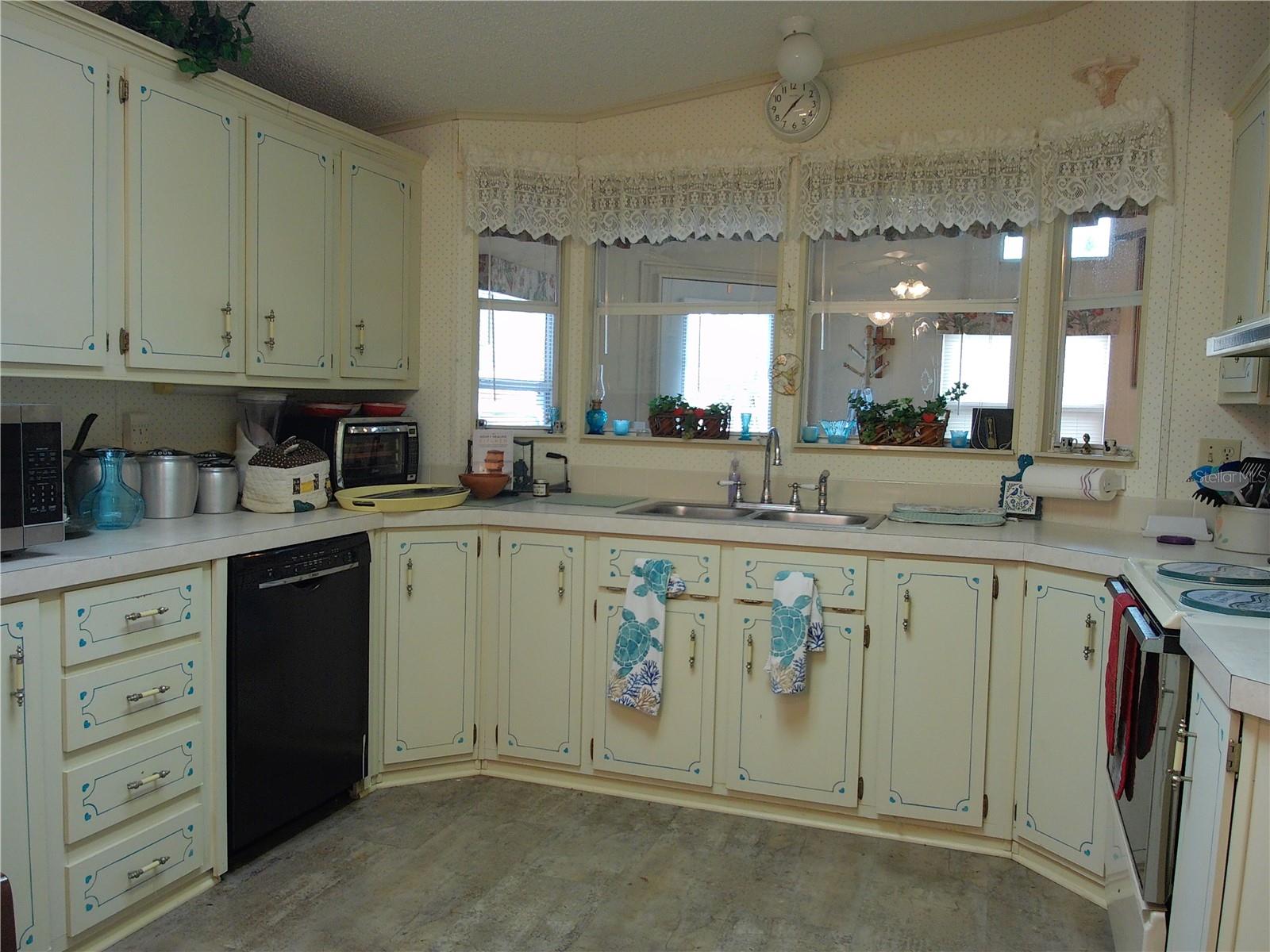 162 FLORENCE BLVD — photo 9