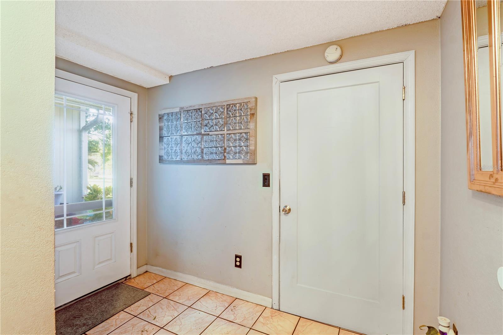 246 ANGELES RD — photo 2