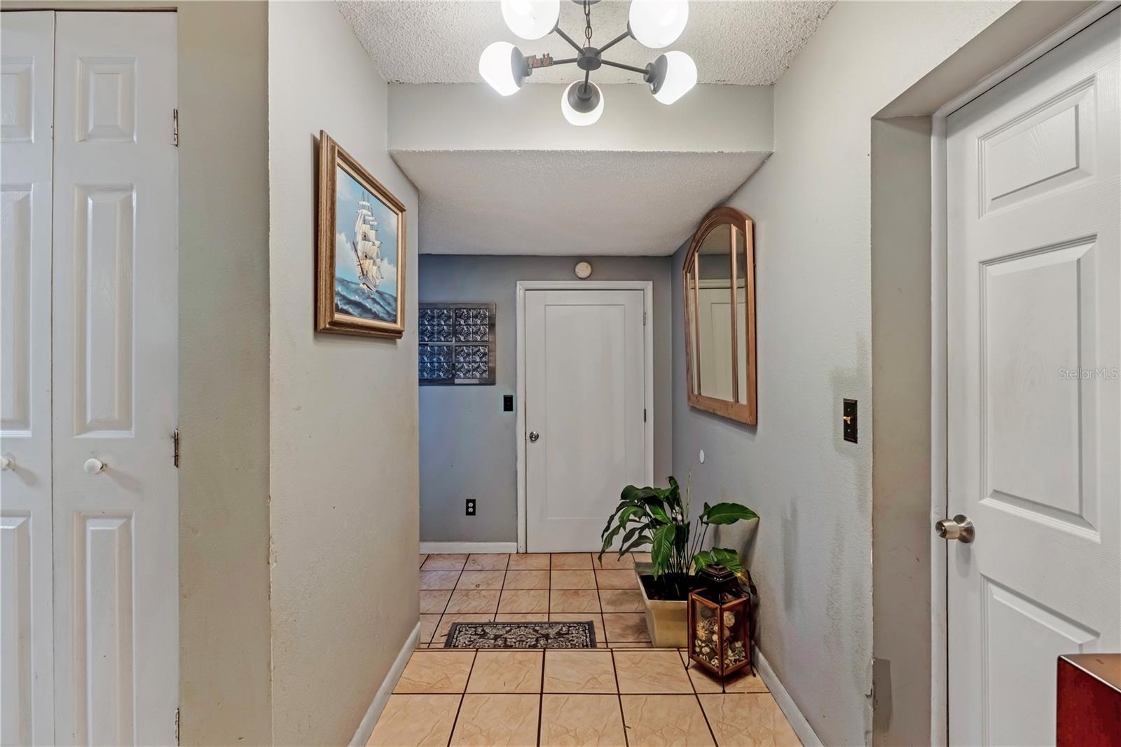 246 ANGELES RD — photo 3