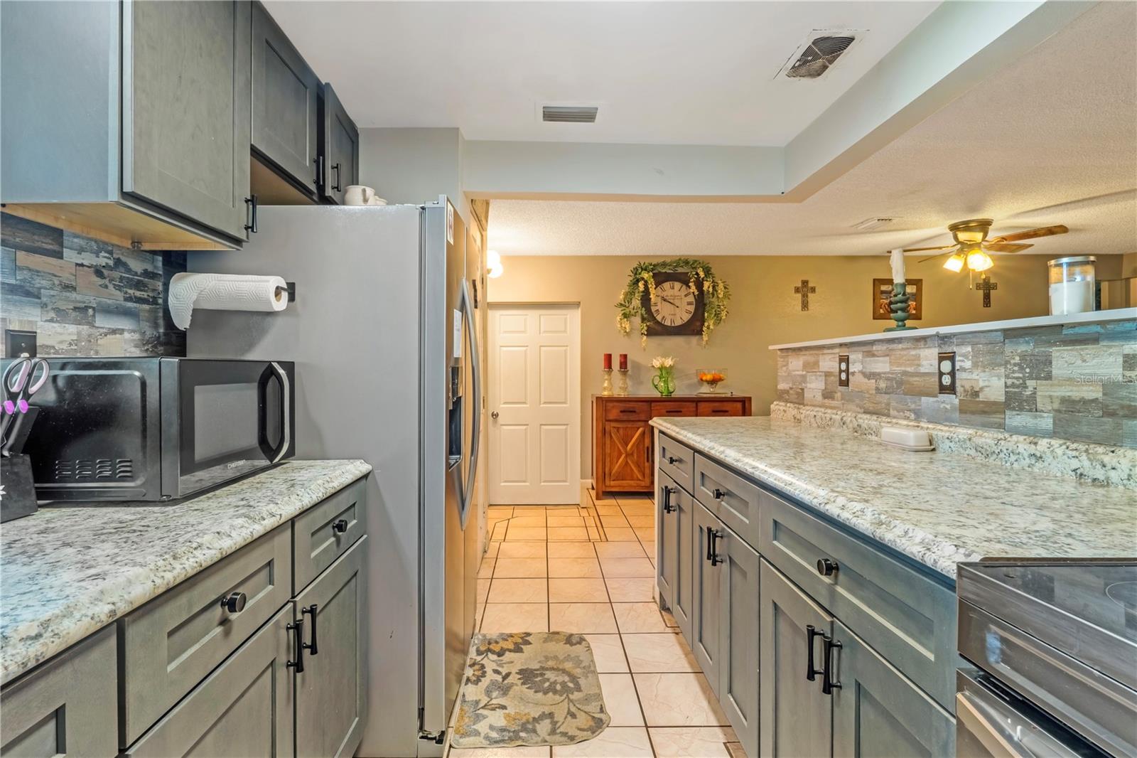 246 ANGELES RD — photo 5