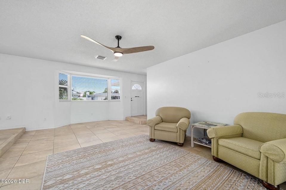 190 ELLICOTT DR — photo 11