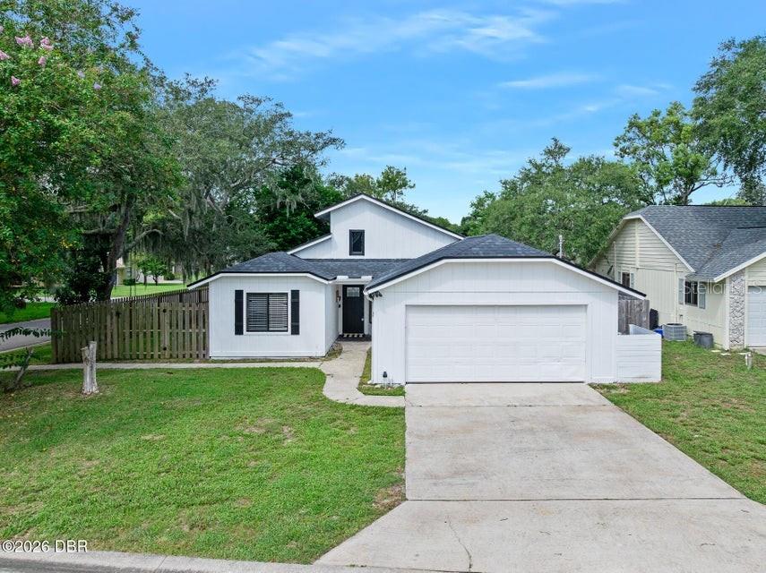 5 WINDING WOODS TRL