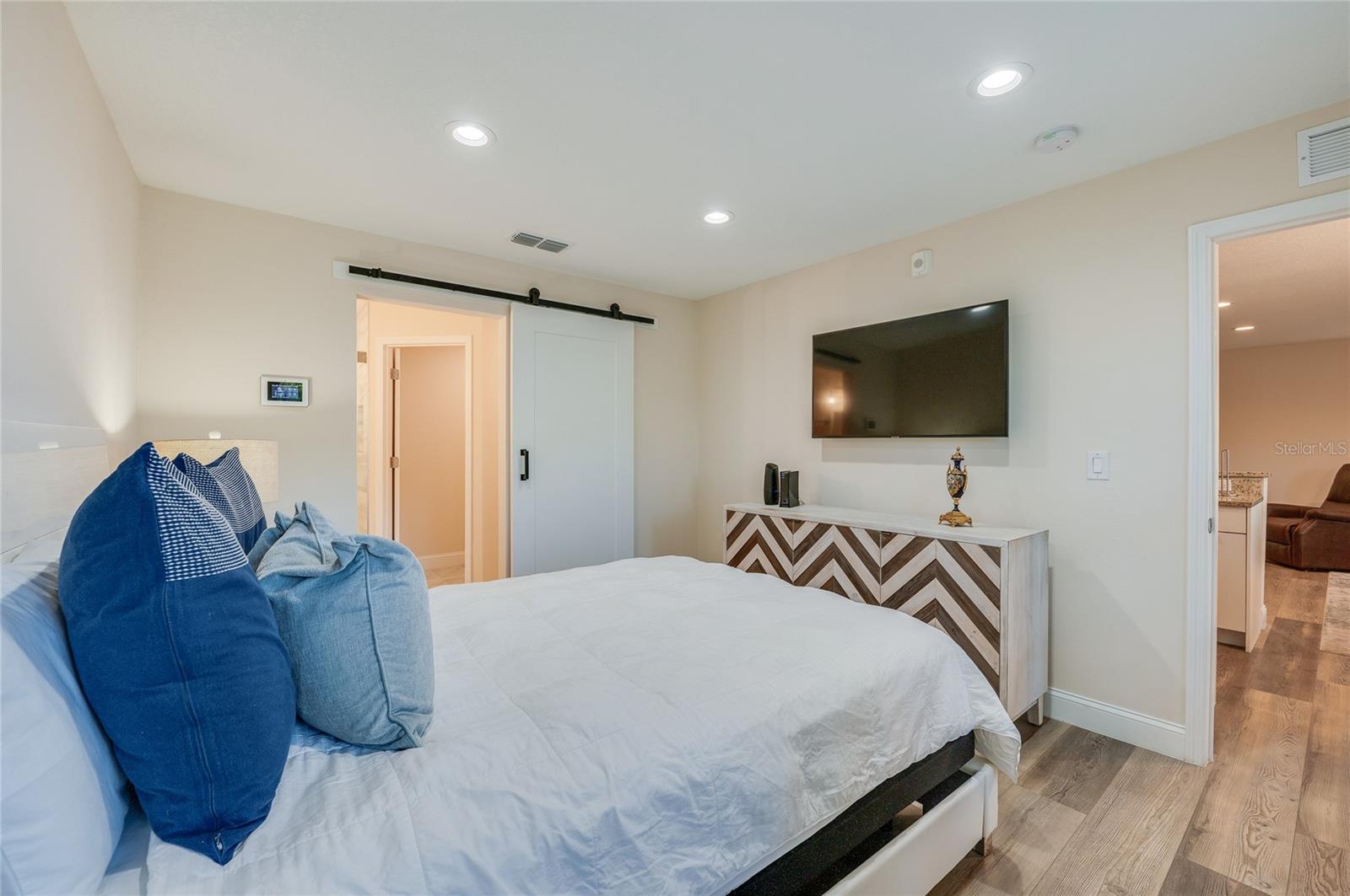 2592 GRASSY POINT DR #110 — photo 11