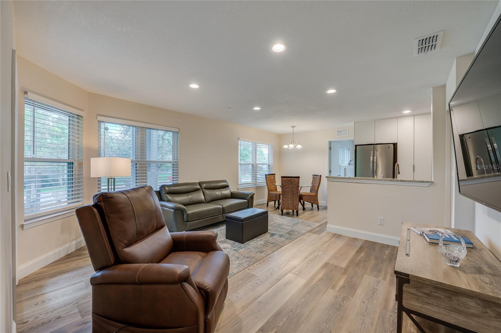 2592 GRASSY POINT DR #110 — photo 3