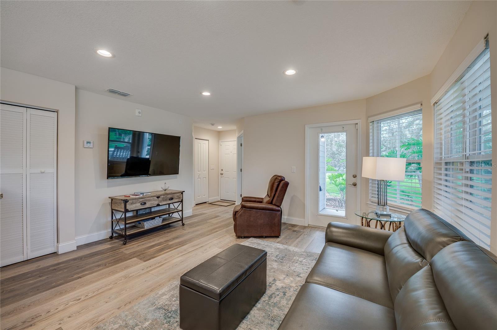 2592 GRASSY POINT DR #110 — photo 5