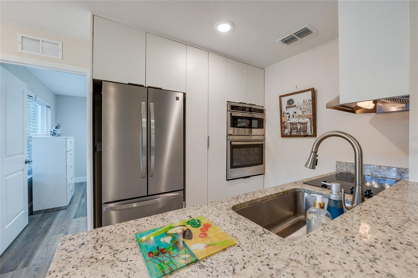 2592 GRASSY POINT DR #110 — photo 6
