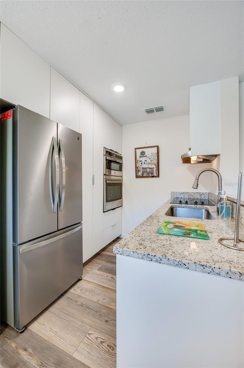 2592 GRASSY POINT DR #110 — photo 7