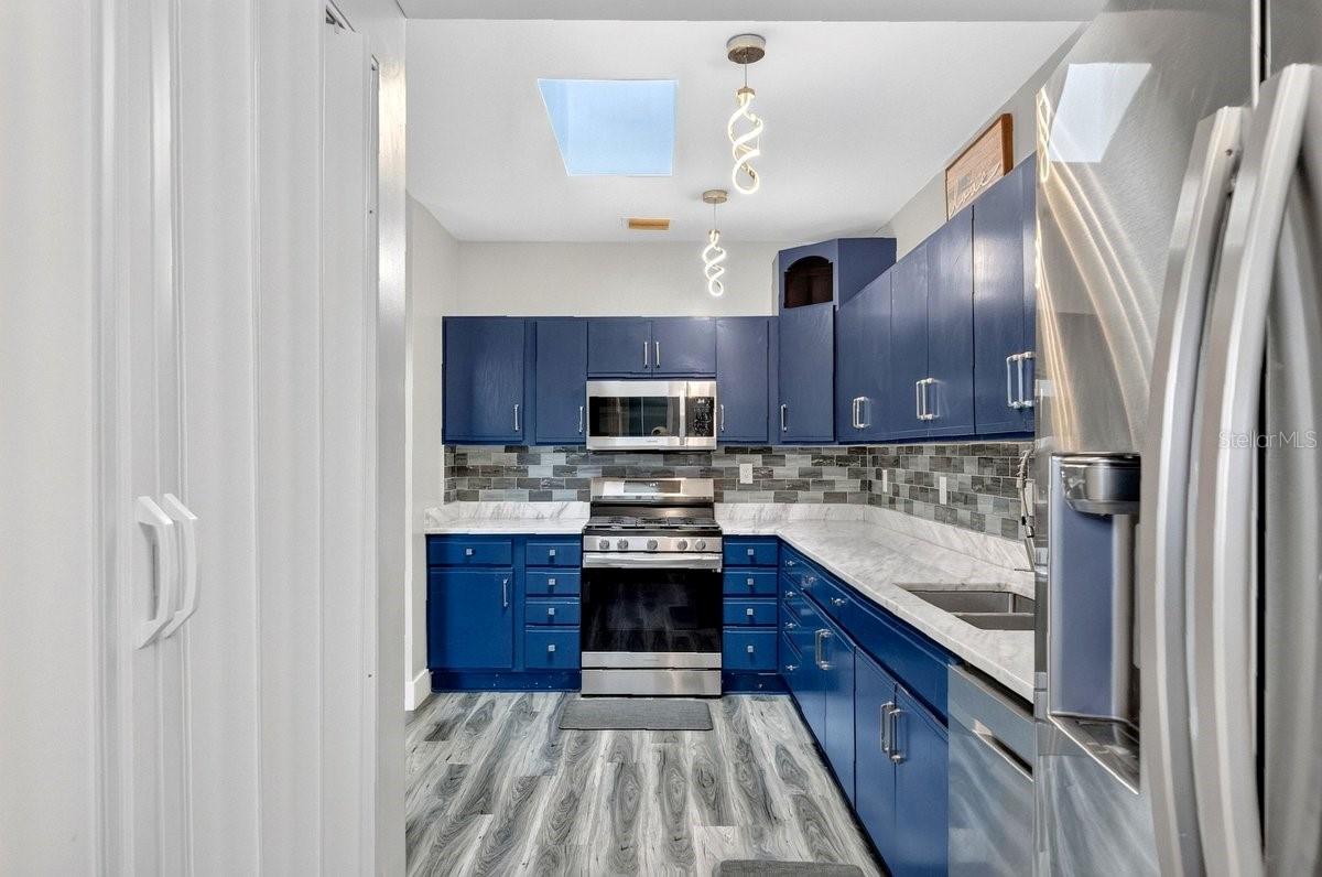 928 N OLEANDER AVE — photo 11