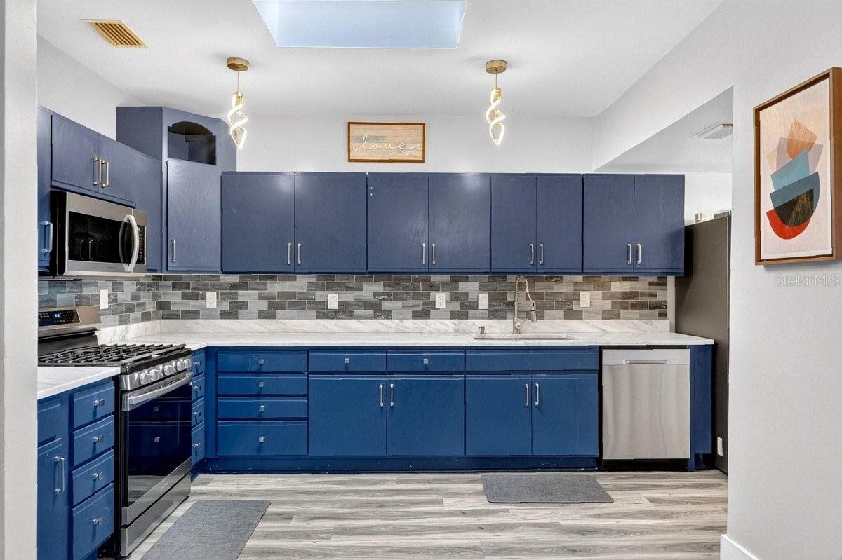 928 N OLEANDER AVE — photo 9