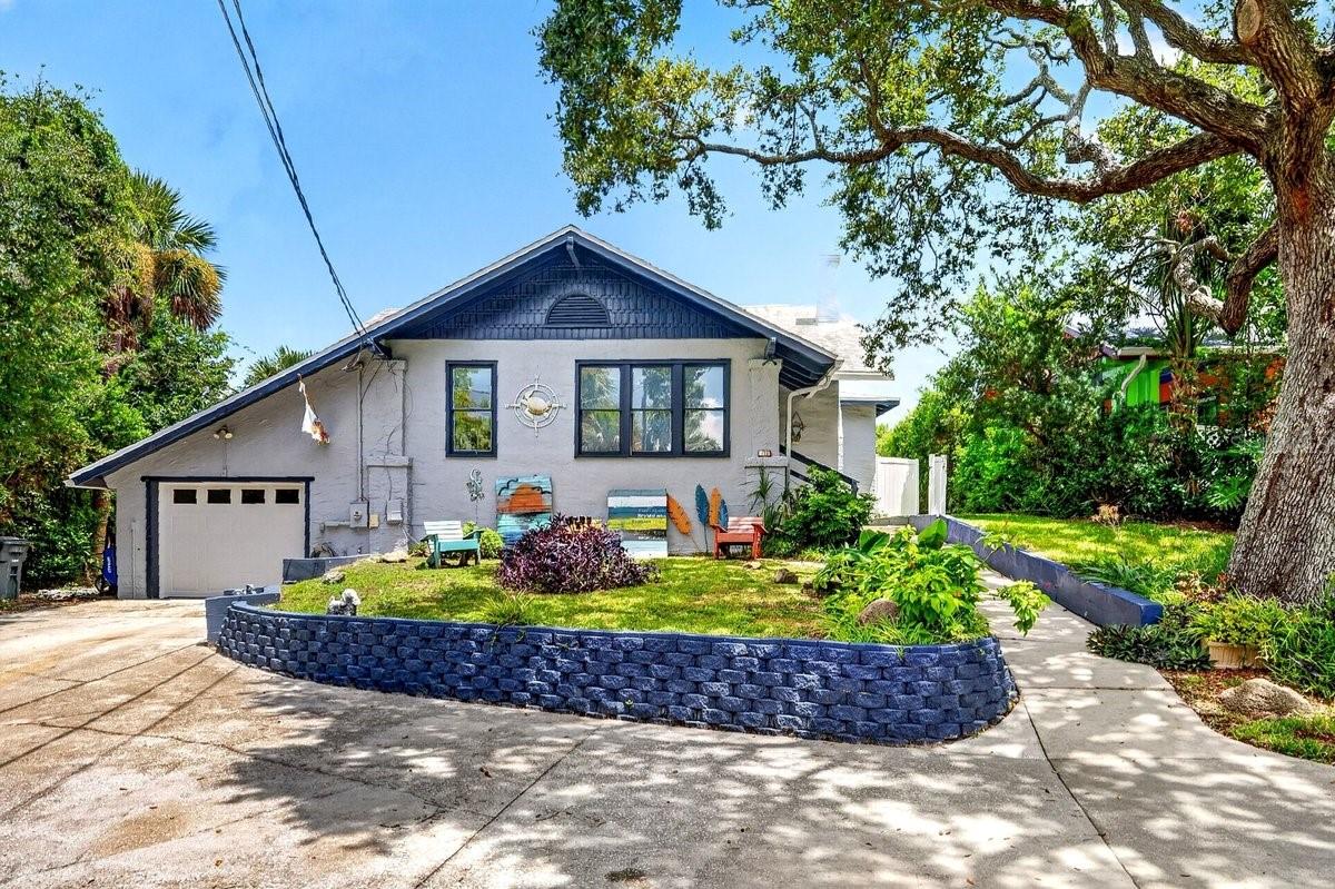 928 N OLEANDER AVE