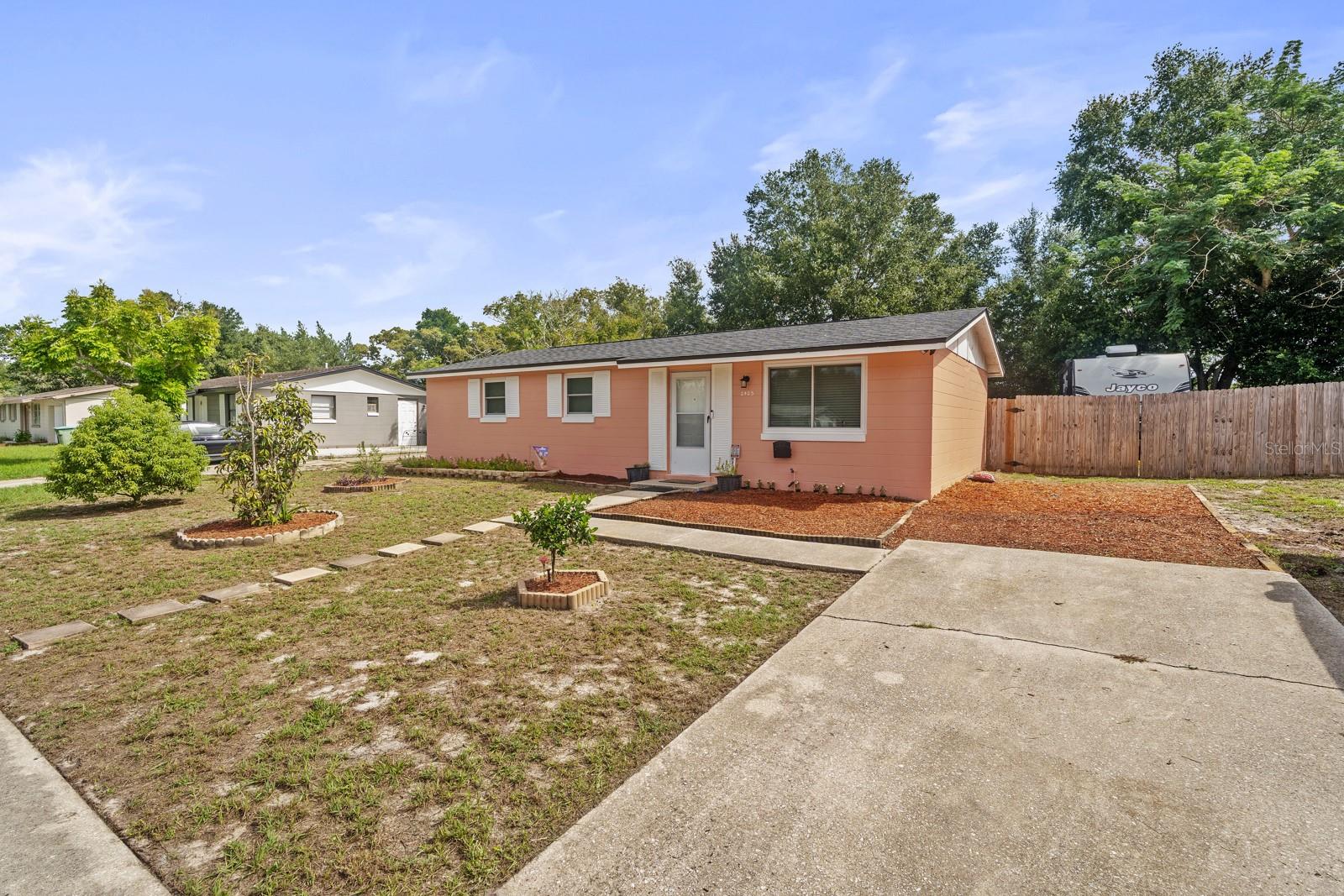 2425 ALAMANDA AVE — photo 6