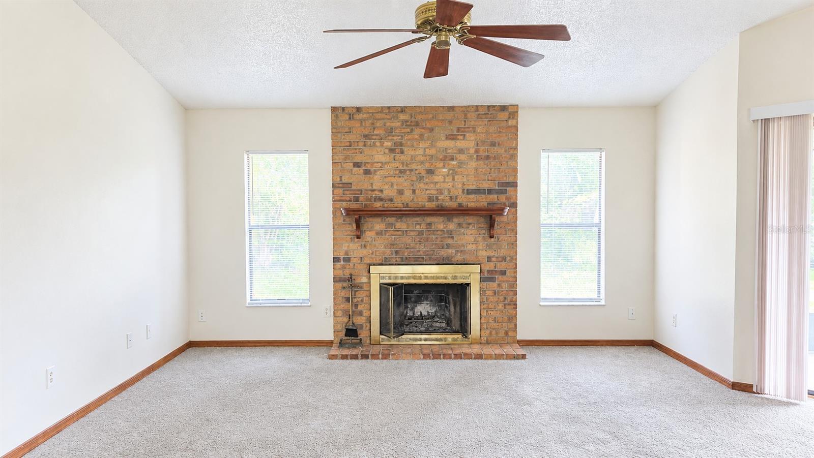 2585 DERBY DR — photo 2