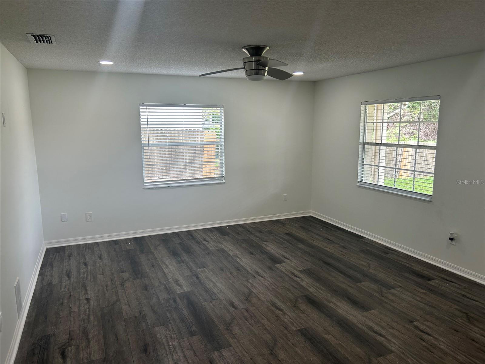 54 IVY LN — photo 8