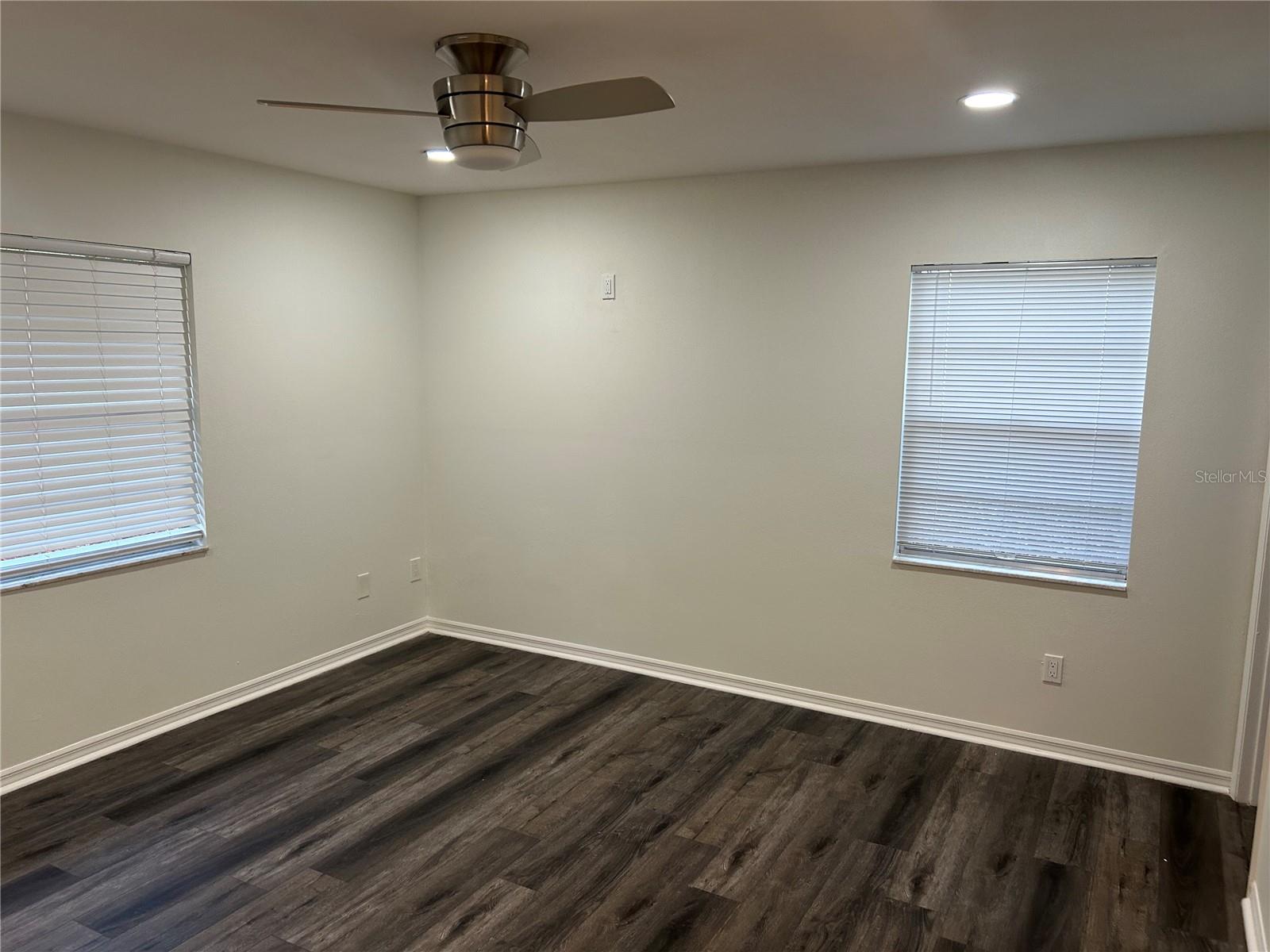 54 IVY LN — photo 9