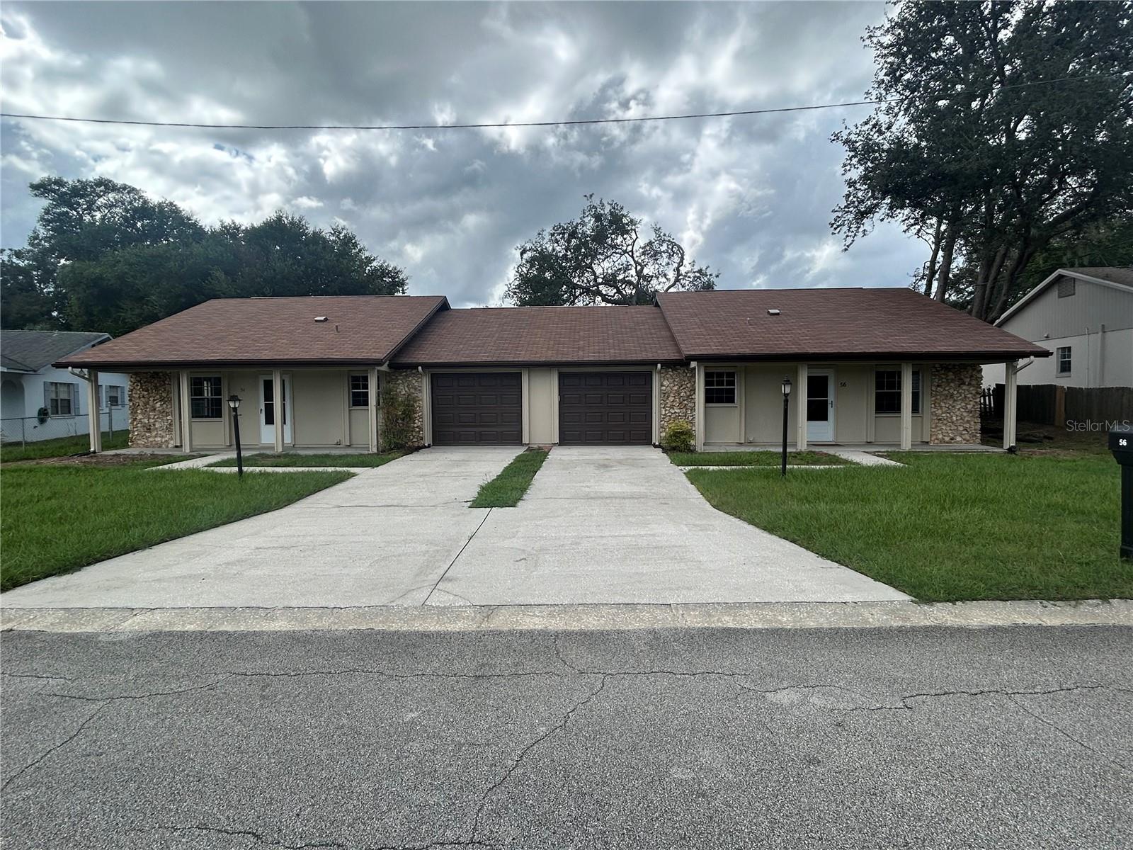 54 IVY LN