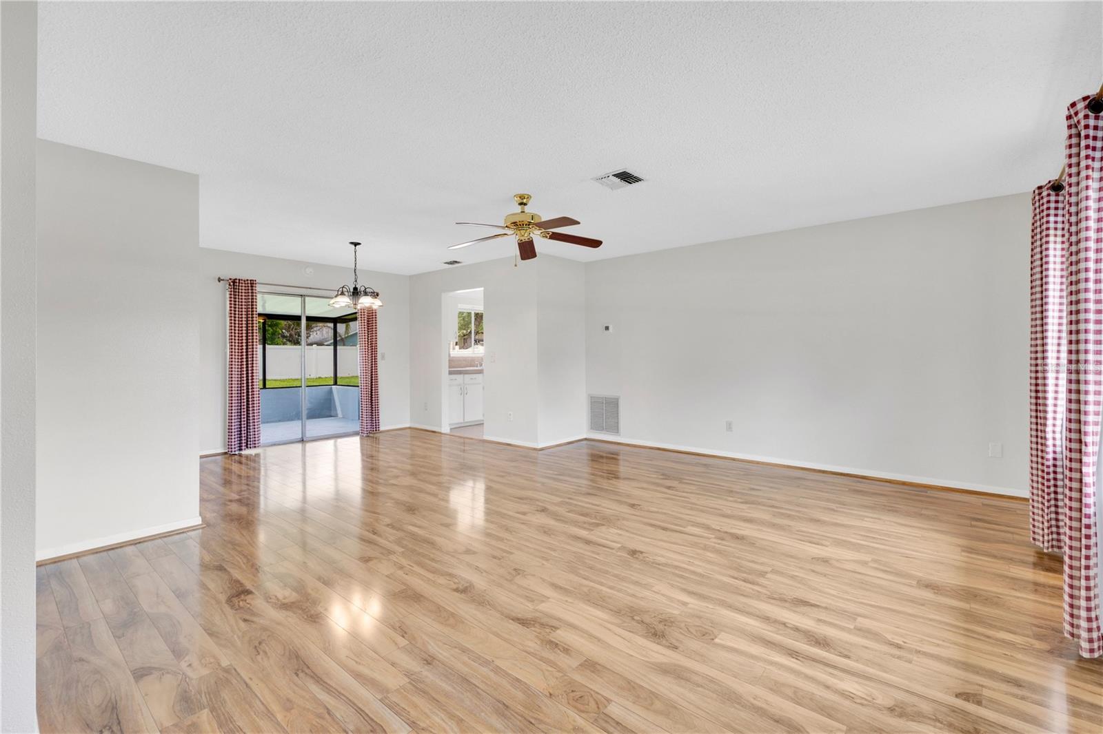 1922 VIENNA AVE — photo 3