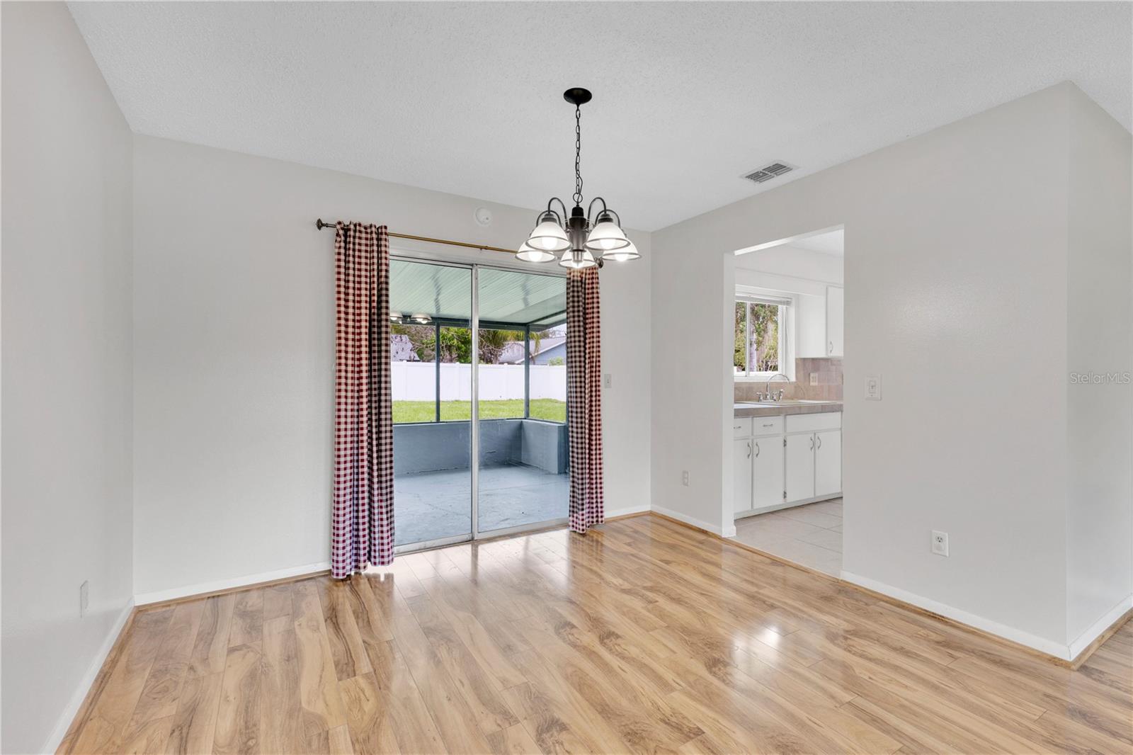 1922 VIENNA AVE — photo 6