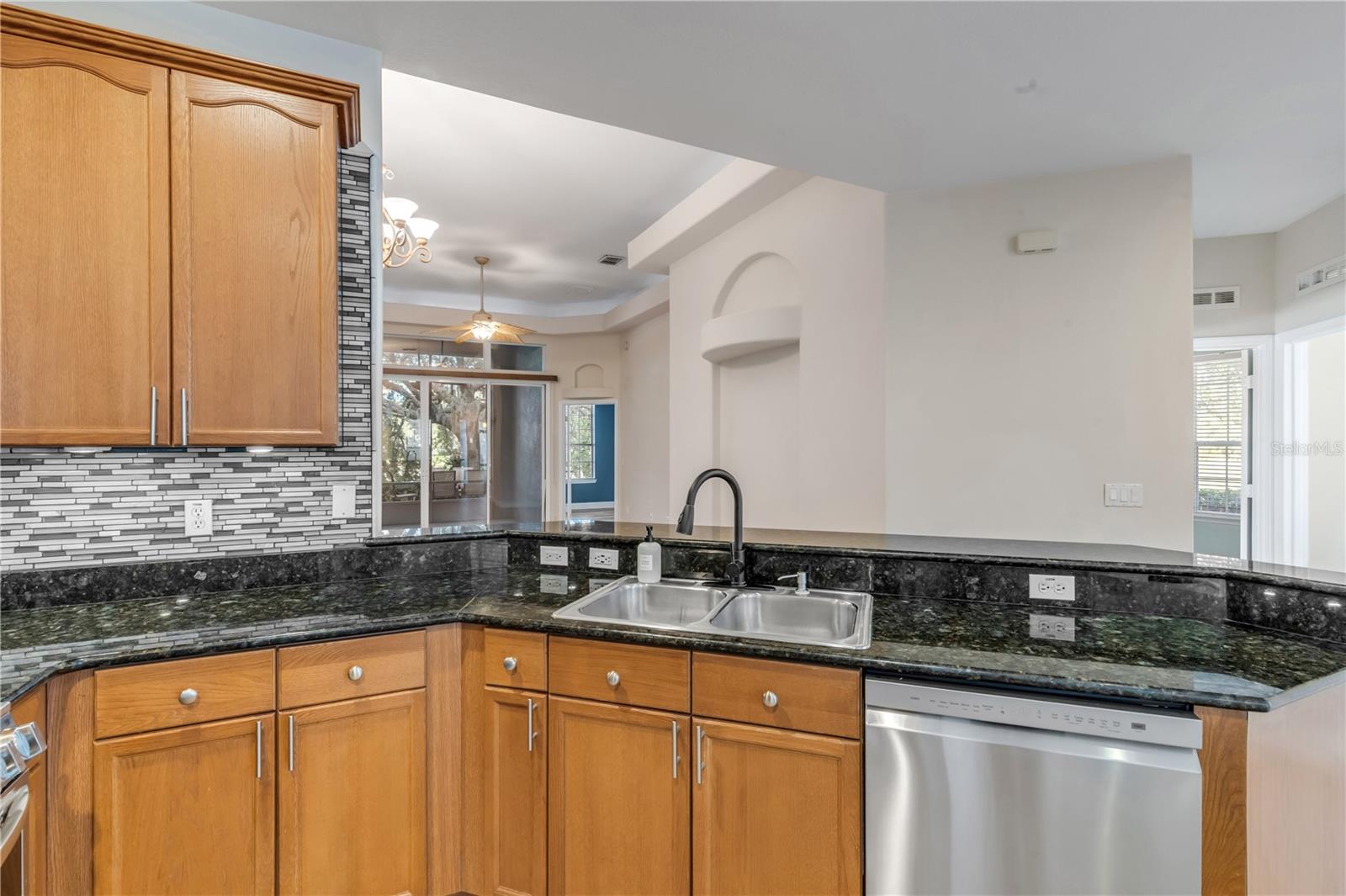 128 BAUER CIR — photo 10