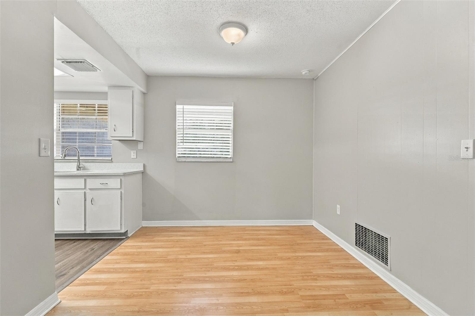 4750 KEMPSTON DR — photo 11