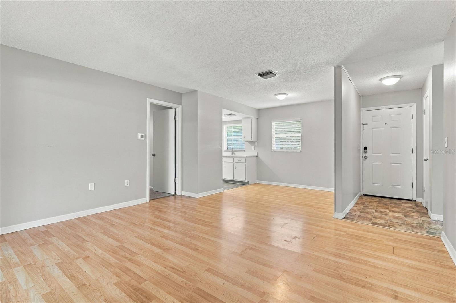 4750 KEMPSTON DR — photo 4