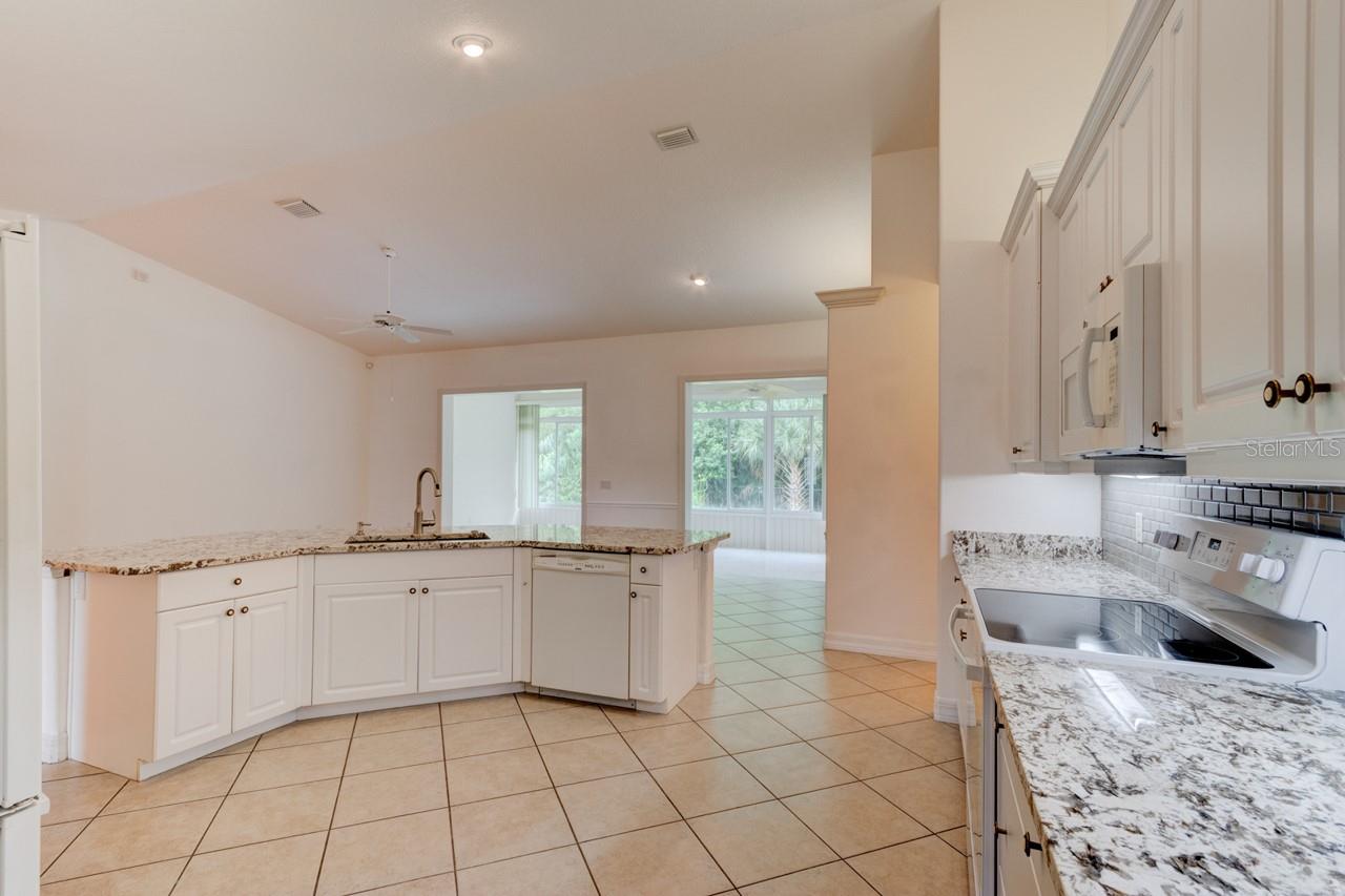 19 WATERBLUFF DR — photo 12