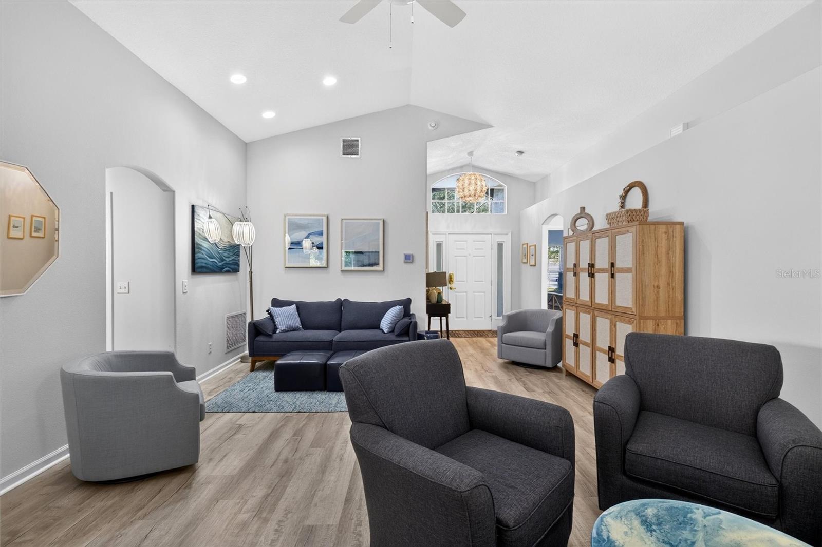 1135 CHAMPIONS DR — photo 11