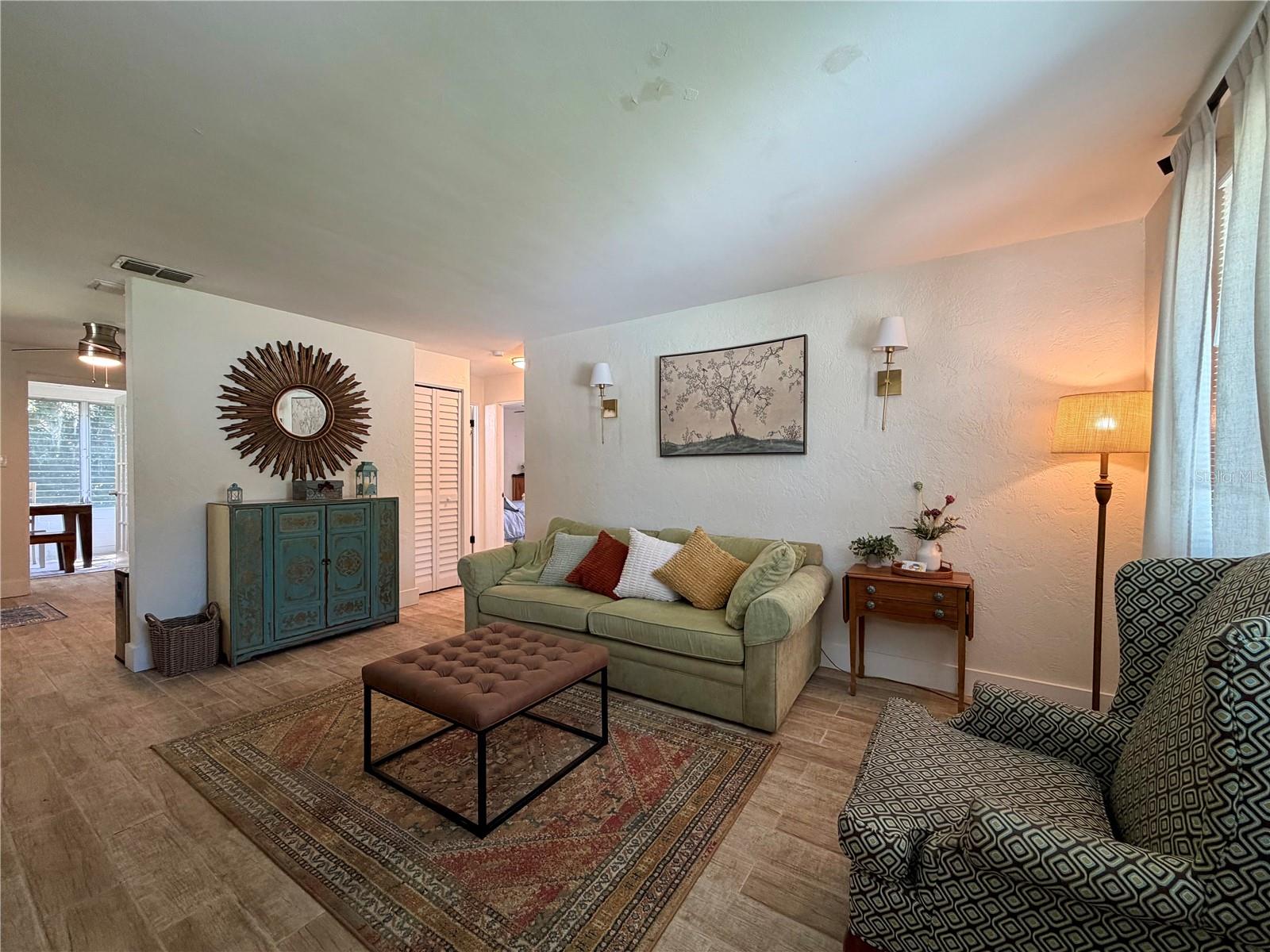 110 MASON PARK DR — photo 4