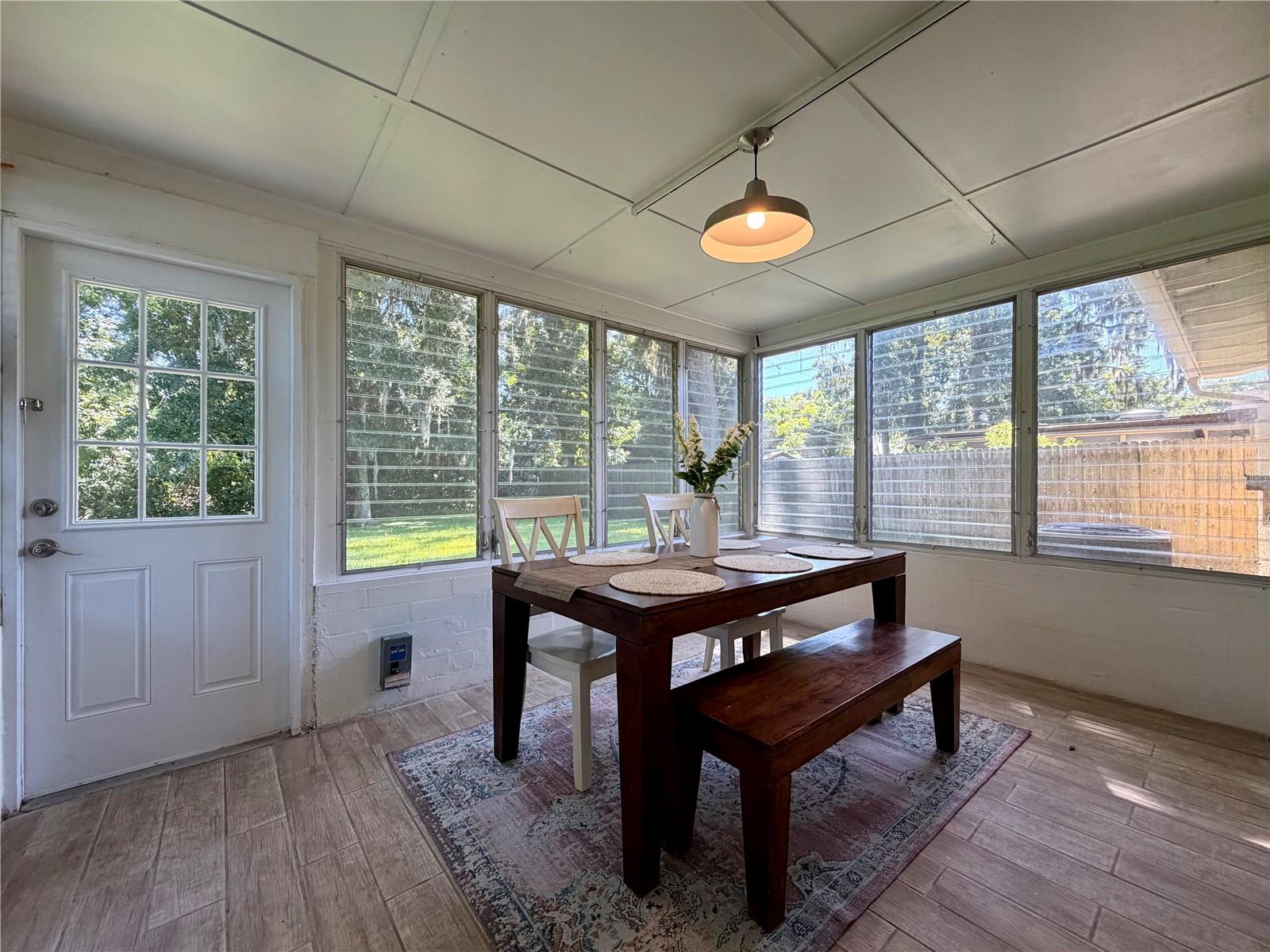 110 MASON PARK DR — photo 8