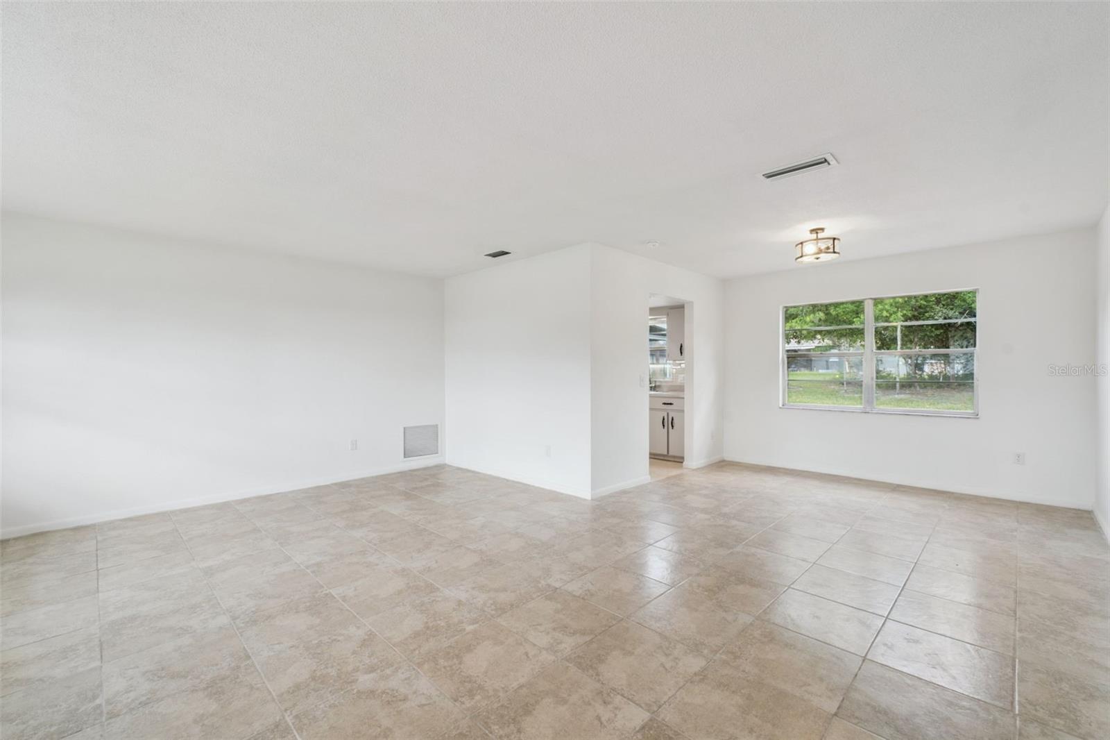 1679 E APACHE CIR — photo 7